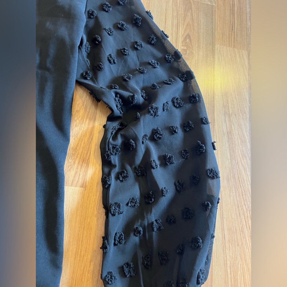 Black long sleeve blouse 🖤 - Picture 3 of 5